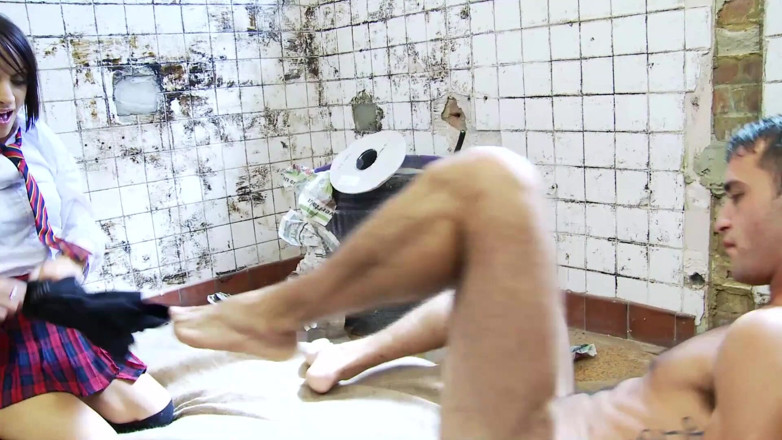 TeenXXX Stories: Remaja si rambut coklat dikongkek keras oleh zakar besar