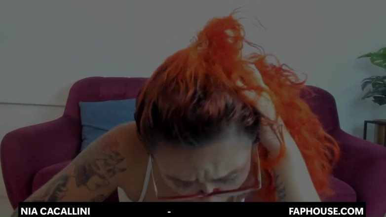 Nia Cavallini: Colorful Hair Girl Makes a Great Deepthroat P1