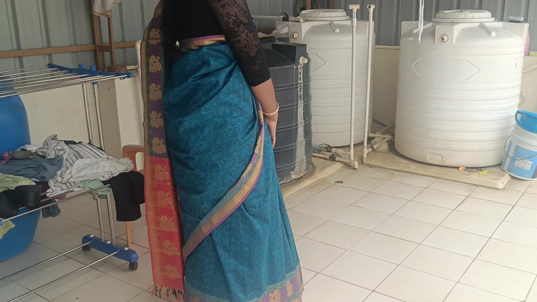 Inba: Sousední vdané ženy ukazující strukturu na schodech