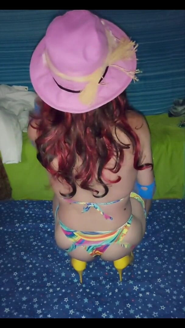 Lizzaali: Part two of sexy bikini playing