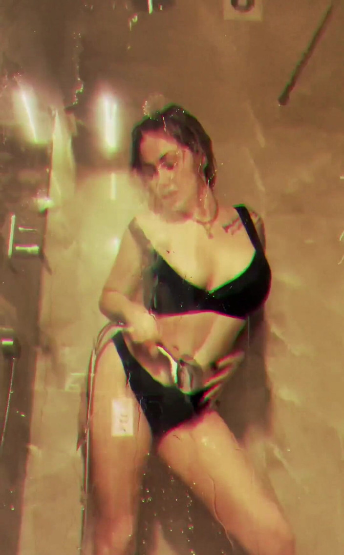 Goddess Misha Goldy: Cewek cantik dengan tubuh aduhai ini memekku habis-habisan sampai matanya...