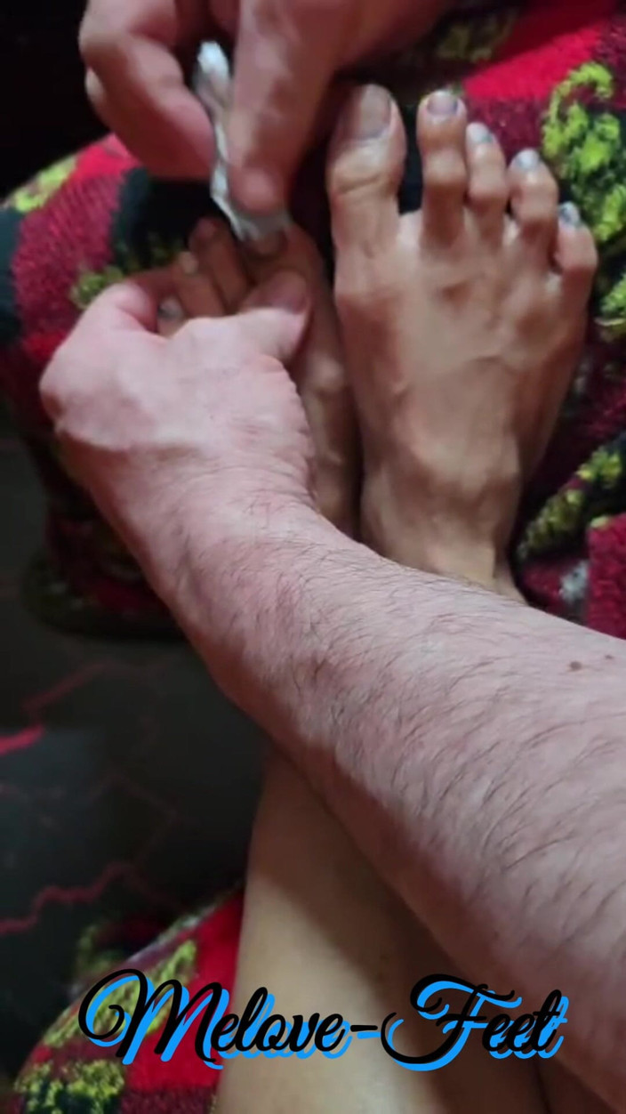 Naelor: Melove, petits pieds sexy