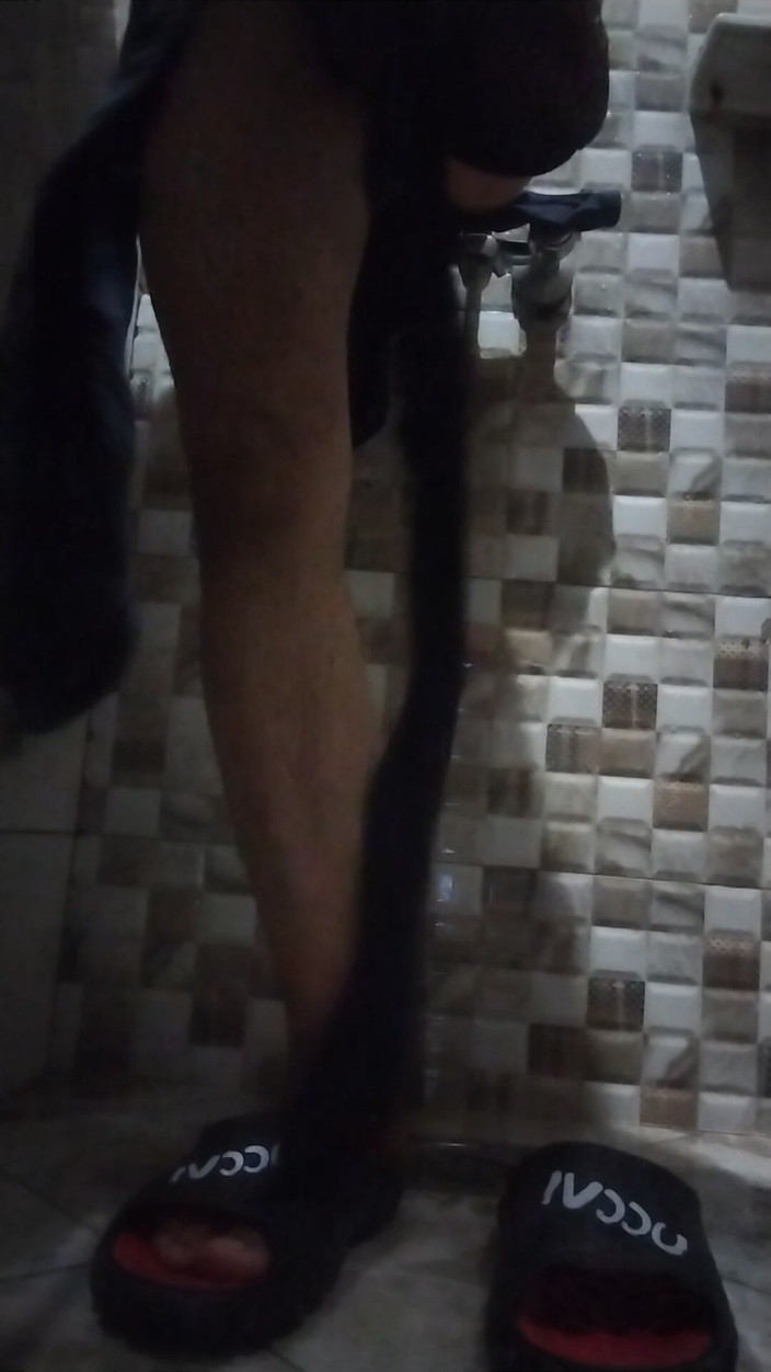 Gay sissy bitch: Kadın kılıklı eşcinsel travesti seksi elbise giyiyor ve mastürbasyon yapıyor
