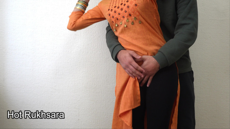 hot_rukhsara: Hintli ateşli rukhsara seksi Hintli elbiseyle domalarak sert sikiliyor ve...