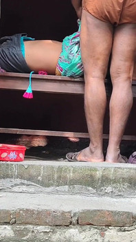 Bhabhi y Dewar al aire libre baño sexo