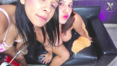 Lesbian Friends: 穿戴式假性爱的湿啪啪啪的声音