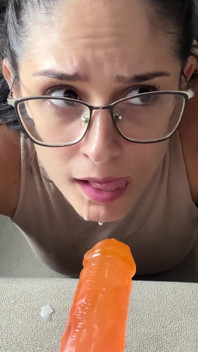 Gangbang 6 výstřik - použité, naplněné a kapající zleva