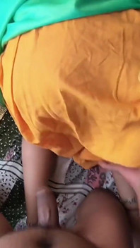 Desi Bhabhi bloccato a letto. Parte 1.