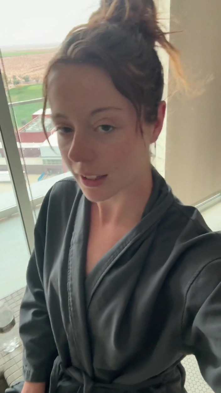 Nadia Foxx: Usando mi exuberante para correrse en la ducha de spa |...