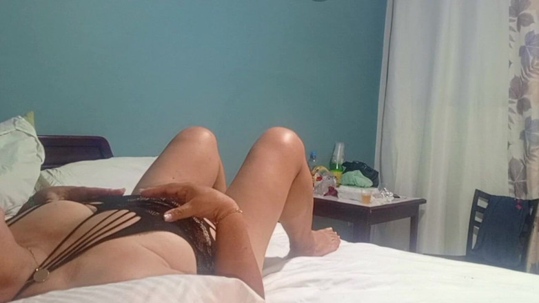 Sofixxx: Moje nevlastní matka s velkým zadkem dostane skvělé kouření