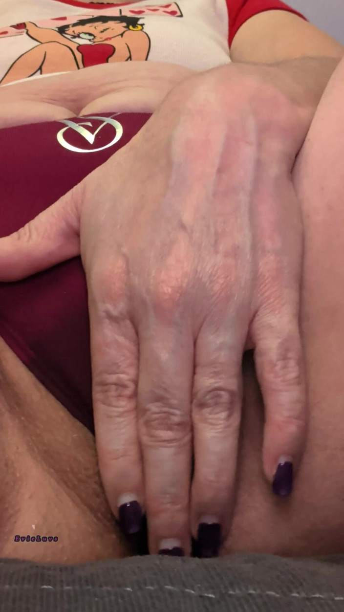 Elianna: Puma MILF si namočí kalhotky pomocí Lush Mini