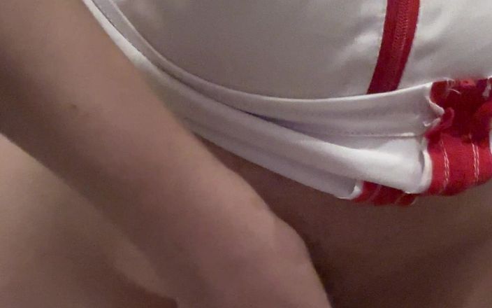 LarisaCum: Нужно побрить свою киску или тебе нравятся волосатые киски?