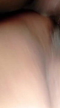 젖은 보지를 따먹는 나를 좋아하는 뻔뻔한 할머니