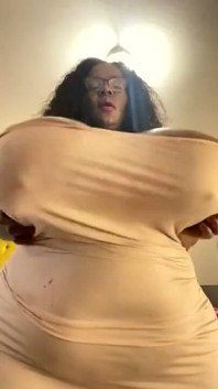 BBW MILF Moaning & Titsplay