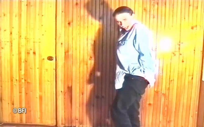 Hardcore Lovers: Vintage bruna spogliarellista, sola a casa sua ma eccitata e...
