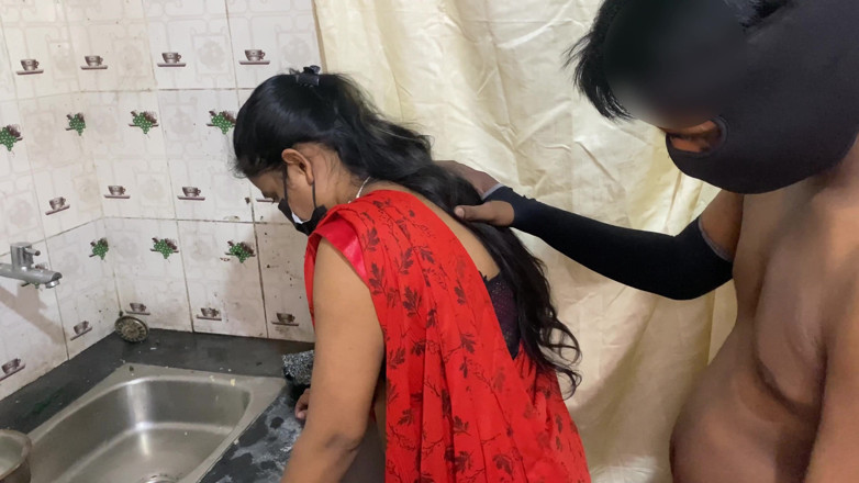 Marathi_fuck00: Kongkek keras di dapur