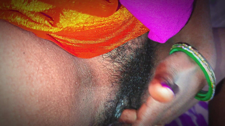 Bangala bhabhi: Desi dorf Bhabhi zeigt möpse und muschi fingern in der...