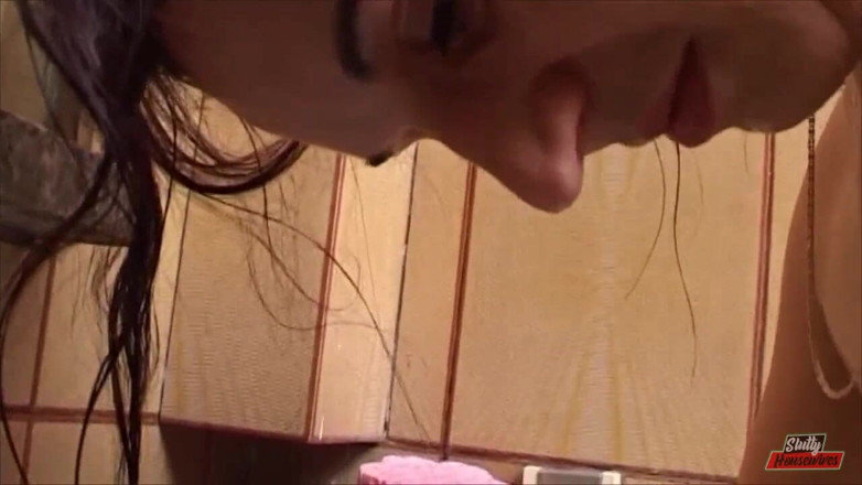 Vere Casalinghe Italia.: Small cock slides into soapy, hairy pussy