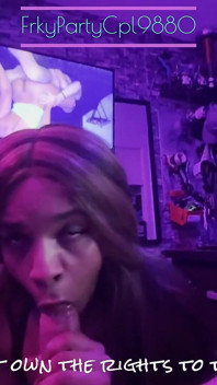 Nadia dando no escritório enquanto eu estava assistindo nosso vídeo