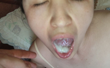 OniSoi: Dikongkek, menghisap zakar dan menelan air mani