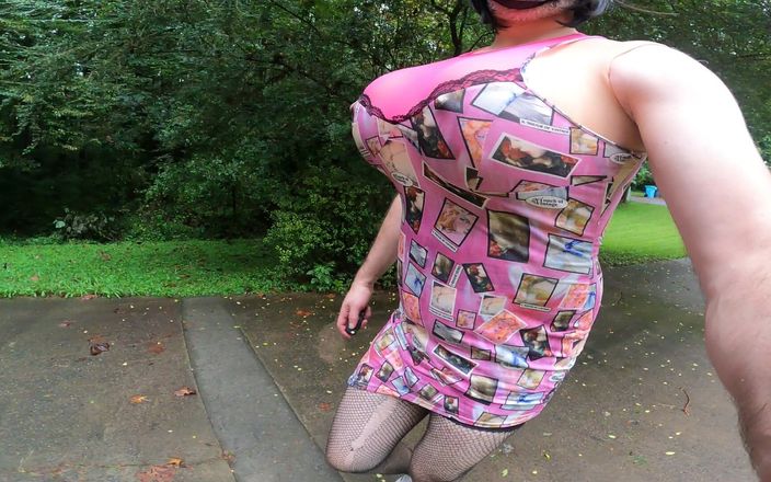 Jon Screcrow: Travestit cu țâțe false uriașe Jon Scarecrow conduce în Drag