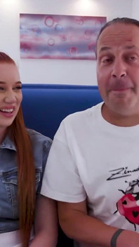 Café servírka Madison Morgan má tajnou šílenou stránku, která ukazuje po práci