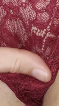 Le Gustó Mucho Estar Bajo Los Pétalos Rosas Y Luego Bajo Mi Semen.