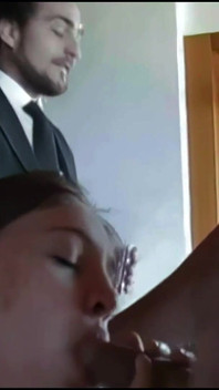 Femme De Chambre BBW Se Fait Frapper Par Deux Mecs