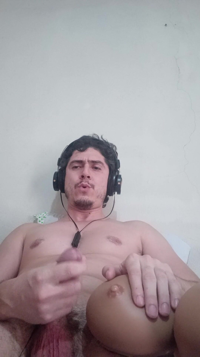 Tabasco Jake: Pohledný muž v rozpacích přichází v tlustém stříká na velká...