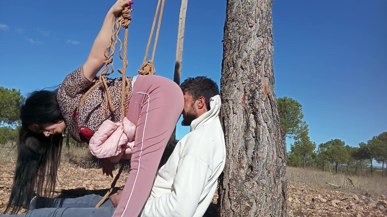 fartingclub01: Пукає йому в обличчя, поки я дрочу це між моєю дупою та деревом