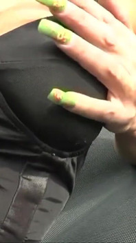 Traviesa madura madura obtiene su culo tapado con una gran polla joven
