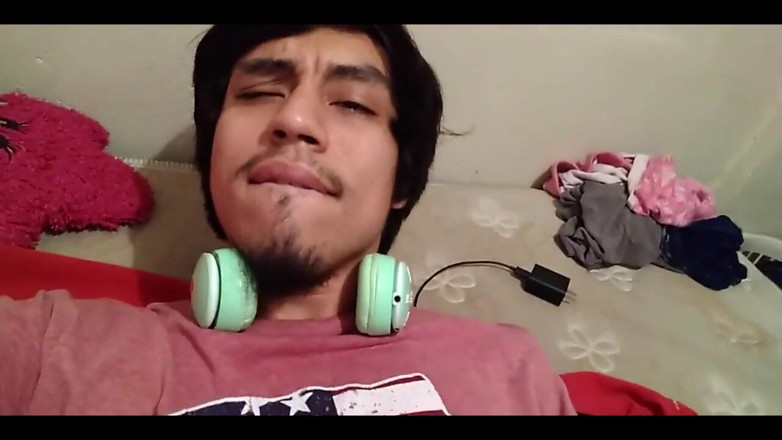 AlexAlejandro13: Melancap di atas katil