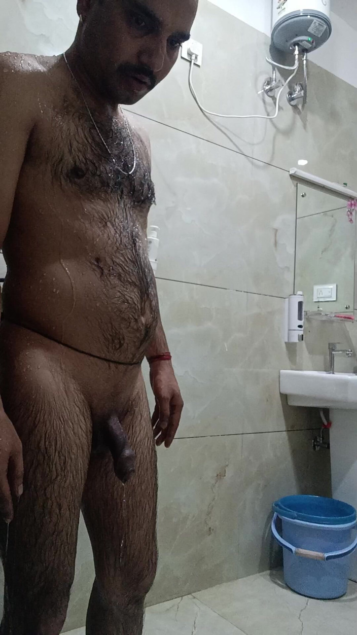 Rajasthani-old-lover: Indický desi muž má sex a ukazuje boty ve sprše...