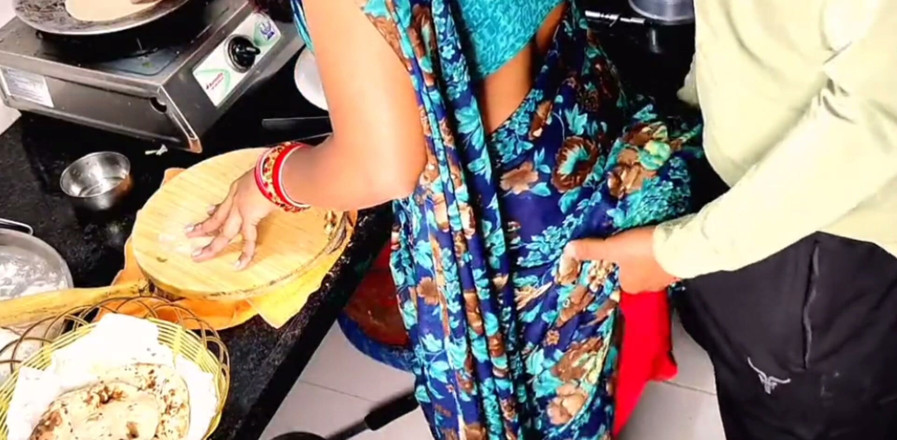 Kavitha_Vintho_: Indian Desi Aunty in Kitchen Our Husband Went to Come...