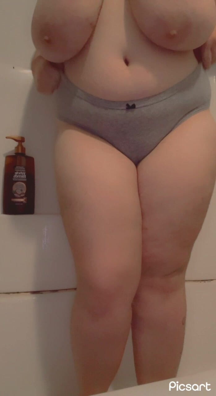 Mushroombitchx: うっかりおしっこしちゃった!