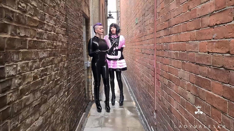 Lady Valeska: Sissy dipimpin di london street
