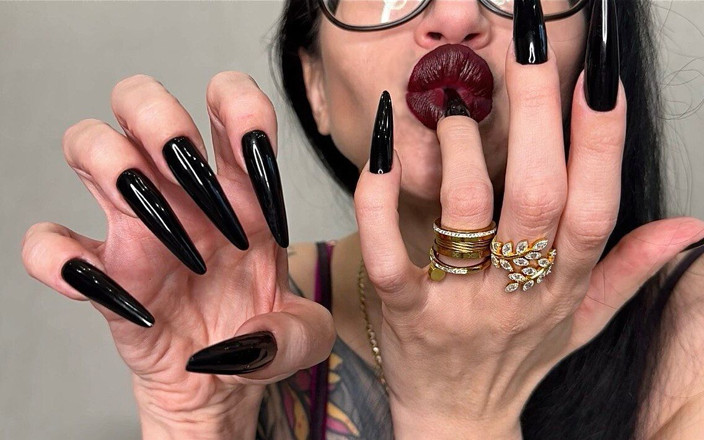 Julia domaina: Black Long Nails, Sharp Claws, Long Fingers and Hands Worship