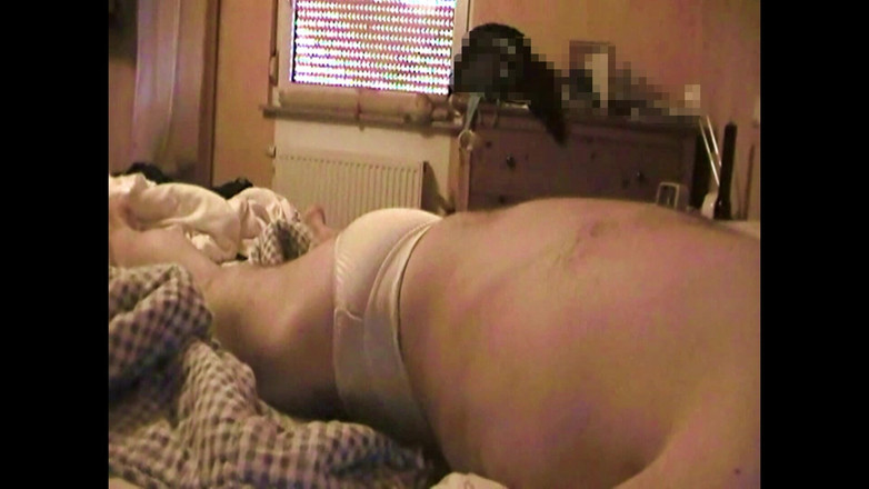 Mark Hannes: Ibu mertua nakal dengan celana dalam putih lagi asik di-anal...