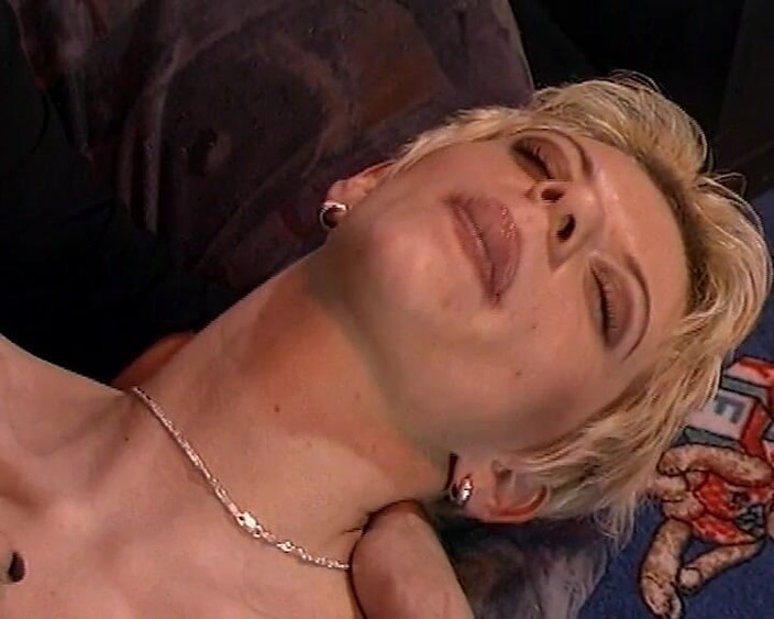 BB Video - Old School: Niemiecka amatorska trójka FFM z dwoma gorącymi laskami