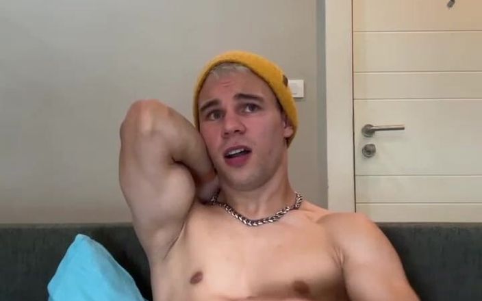 Max_Russell: Сильний хлопець дрочить