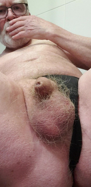 Redhairy4u: Pequeña polla meando y corriéndose