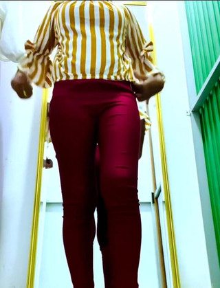 Tharumini_Official: Cabine d’essayage.