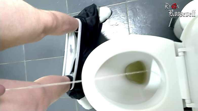 Ryan Roosevelt: Il mio primo video con piscio di sempre!