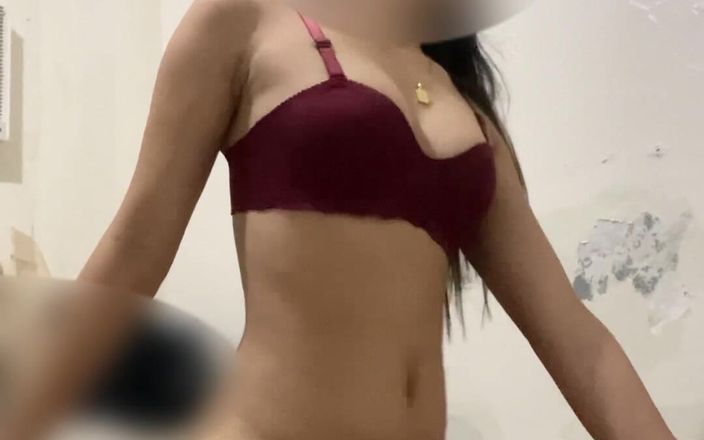 Pinay Penelope: Am doar 18 ani, dar el m-a învățat deja cum să înghit spermă