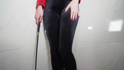Lady Victoria Valente: Regardez ma belle poser un paypig