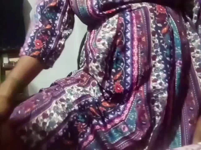 Guddi: Hintli ateşli yenge sert göt parmakları ve dildo kar orgazmı...