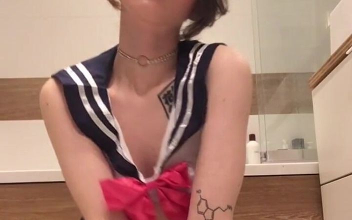 Soft Vulgar: J’ai vraiment adoré cette tenue d’étudiante !