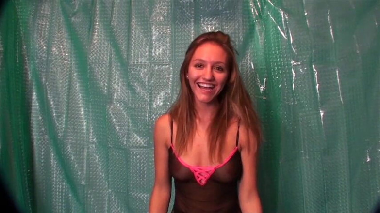 SweetFemdom: Honění tvého malého ptáka Alexis