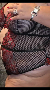 60 anos, grandona avó madura madrasta em banheiro de luxo, bunda gorda, peitos grandes e buceta suculenta.