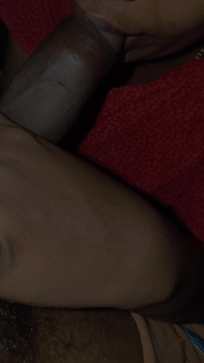 Realmallucouplevlog: Індійська тамільська дружина смокче член свого друга, щоб охолодити його